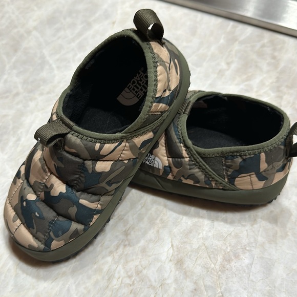 North Face ThermoBall Traction II Boys Slippers - camouflage - size 2 - Picture 4 of 5